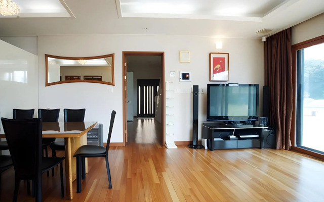 Jeju Maple Happyhouse Pension