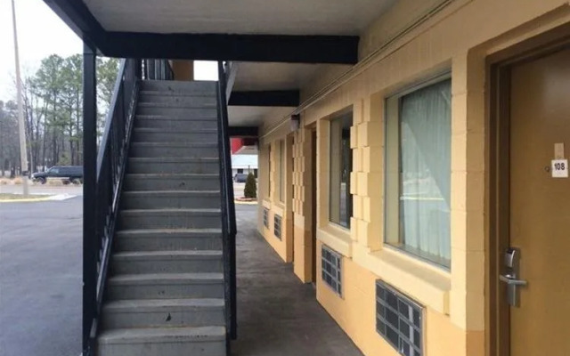 Econo Lodge Near Chippenham Hospital