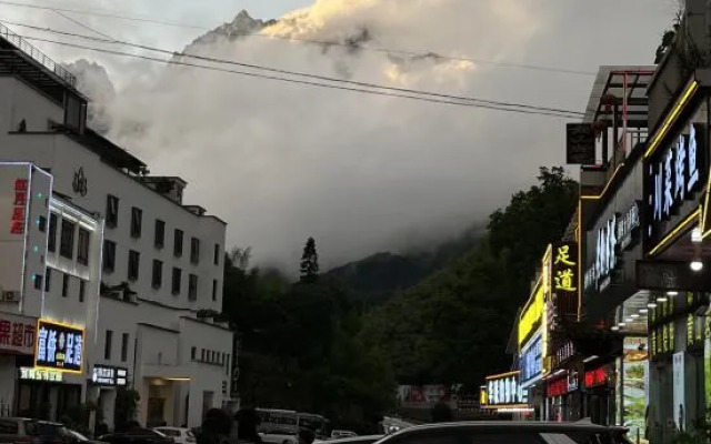 Huangshan 100 meters residential accommodation