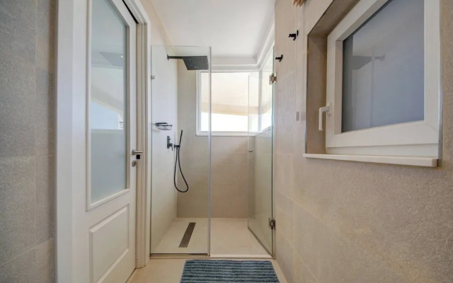 Luxury Penthouse With Private Pool and sea Views, Sleeps 6