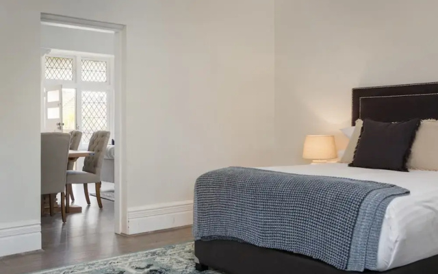 Central 2-bed Apartment With Private Parking