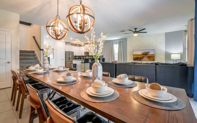 Family Paradise Space Themed Perfect Location