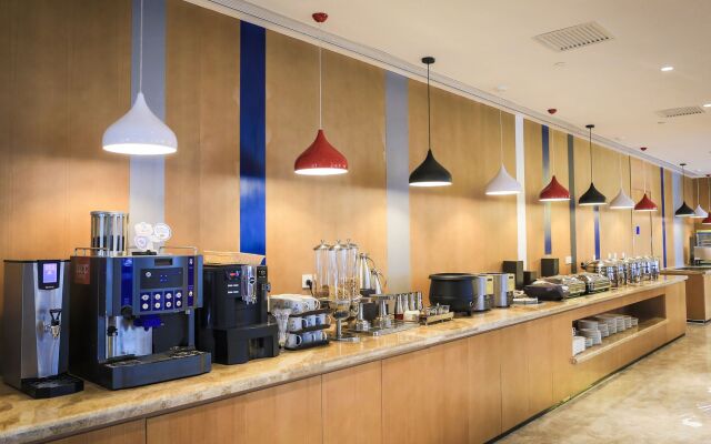 Holiday Inn Express Shanghai Pujiang by IHG