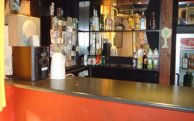 Zorbas Hotel - Hostel