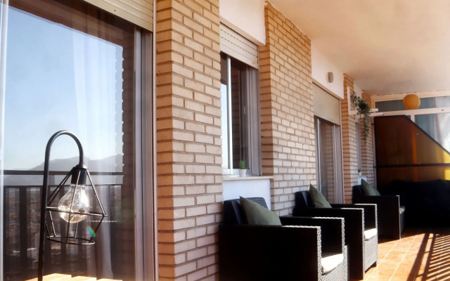 3 Bed room flat with Sea & Mountain View