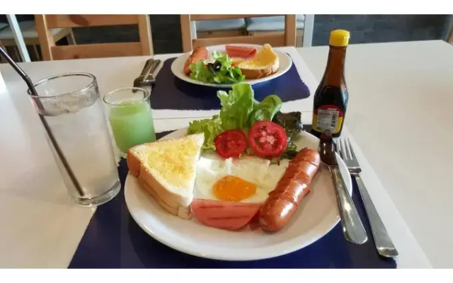 Eat - Ting Cafe and Hostel