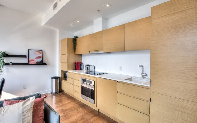 The taliane Superbe Condo 2BDR Montreal