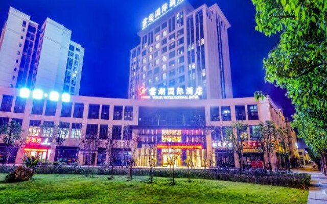 Yun Hu International Hotel (Chongqing South High-speed Railway Station Liangping)