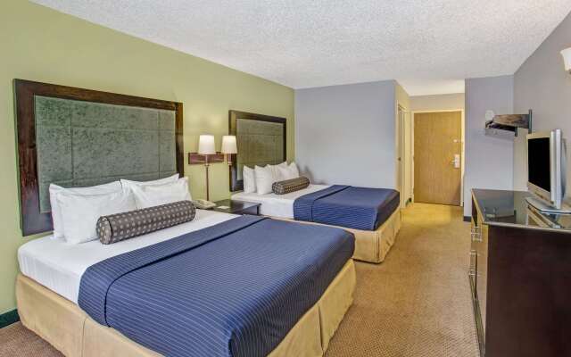 Days Inn by Wyndham Great Lakes - N. Chicago