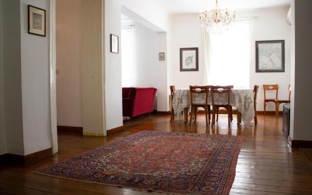 Historical 135 sqm apartment near Galata Tower