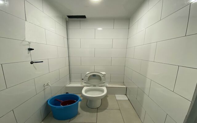 SPOT ON 90077 Cherry's Lodge