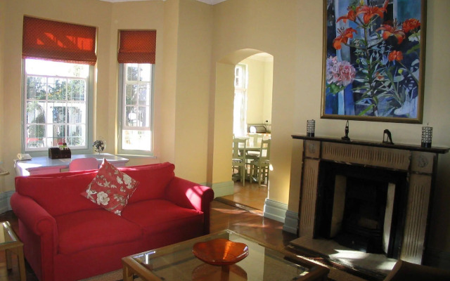 Mountain Manor Guest House & Executive Suites
