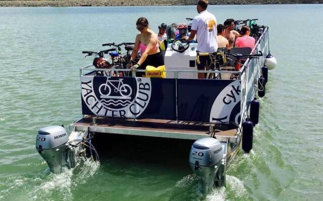 Yachter Club Modra Cajka