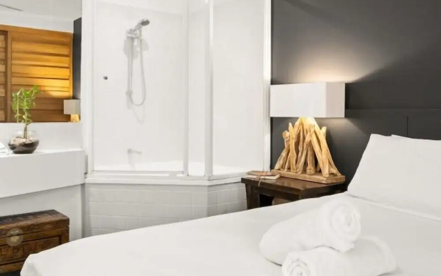 Casuarina Apartment 200m from the Beach
