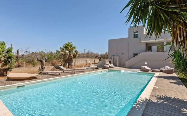 Belvilla by OYO Pool Villa Torre San Giovanni