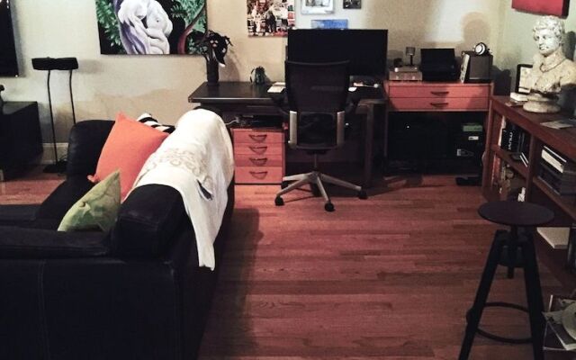 House 5863- Chicago's Premier Bed and Breakfast