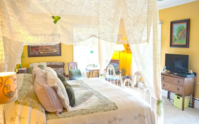 Inn on Crescent Lake Bed and Breakfast