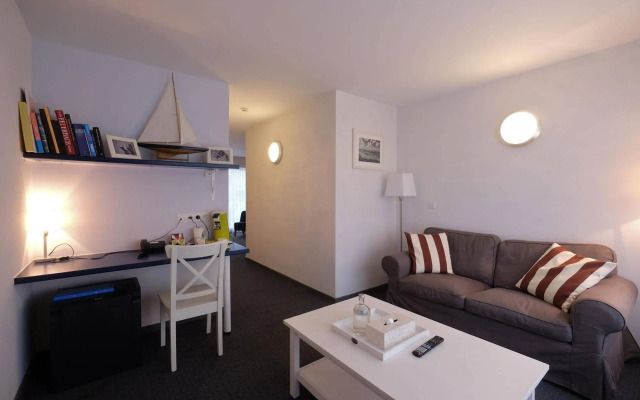 Avenue Beach Hotel