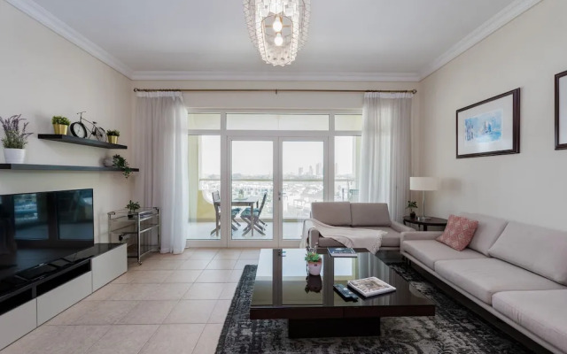 Palm Living 2BR Maid w Pool Beach Access