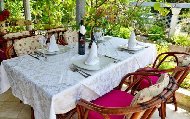 Villa Velzon Guesthouse