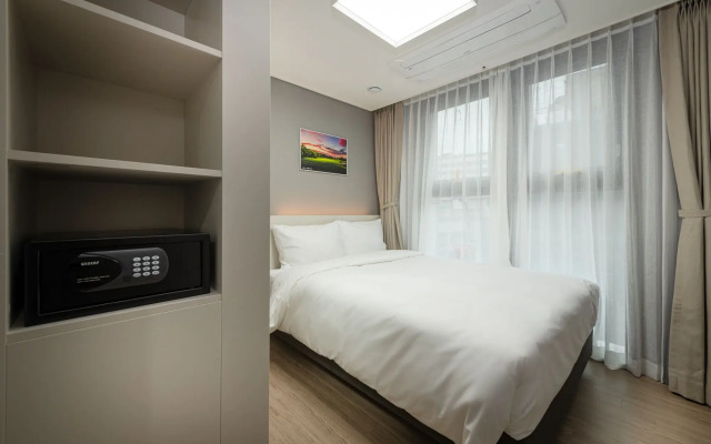Sollago Myeongdong Hotel & Residence