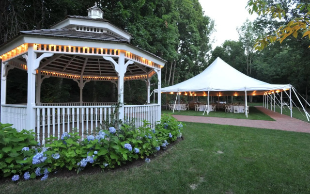 Avon Old Farms Hotel