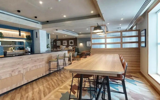 Отель B&B Hotel London Heathrow