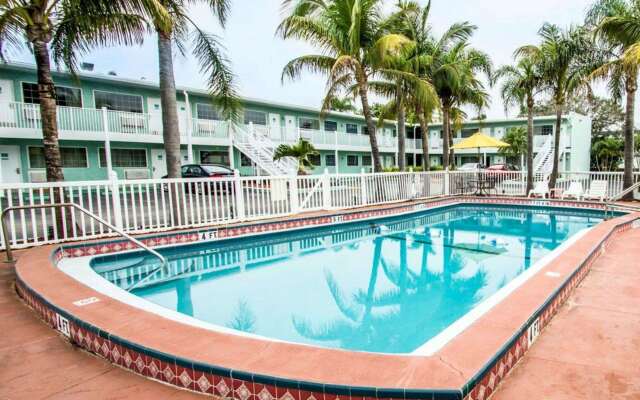 Econo Lodge Cocoa Beach - near the Port