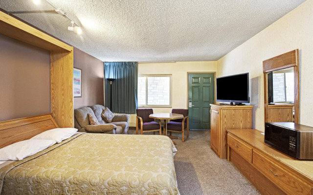 Super 8 by Wyndham Long Beach
