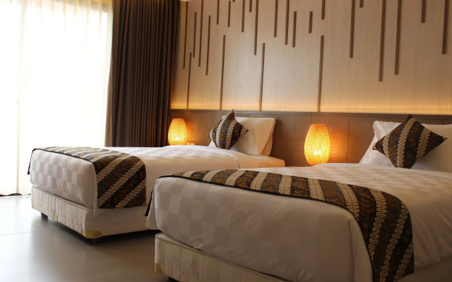 Grand Laguna Hotel & Villa – Guest Rooms – Karanganyar