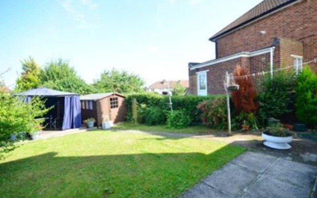 Lovely 3 Bedroom House, Northolt