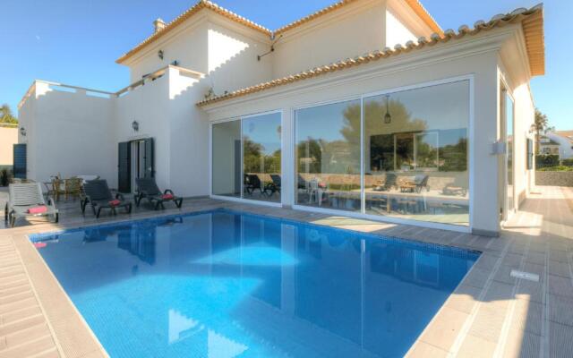 Villa Albufeira Golf Dois Superb V5 sleeps 12 Short Walk to Albufeira Centre