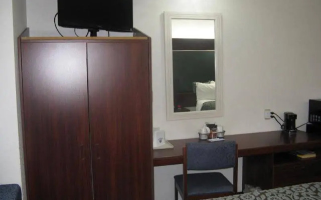 Days Inn & Suites Maryville