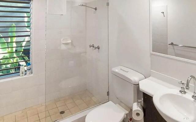 REEF RETREAT APARTMENTS PALM COVE Unit 12