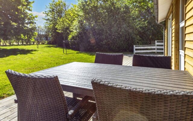 6 Person Holiday Home in Spottrup