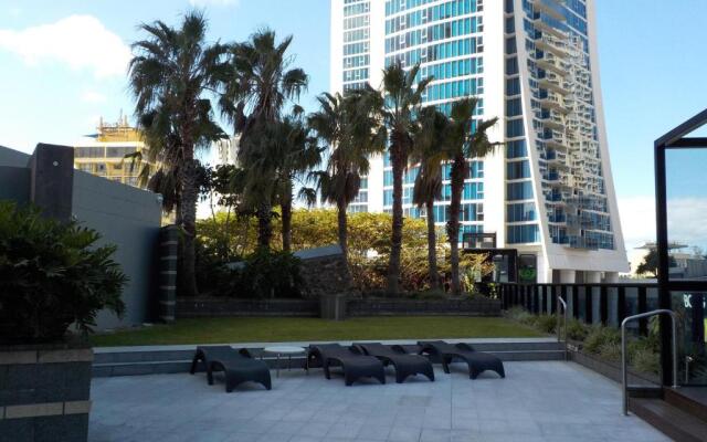 Circle on Cavill - HR Surfers Paradise