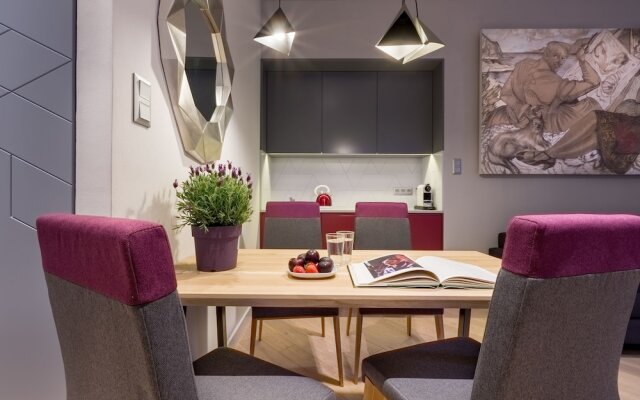 Cadena Gallery Apartments