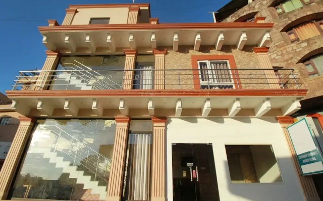 OYO 11727 Sivaraja Residency