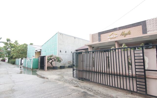 SPOT ON 91875 Nayla Homestay Syariah Near Koro Koro Panam, Karaoke, Pool, & Cafe