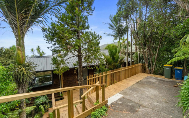 Perfectly Piha - Piha Holiday Home