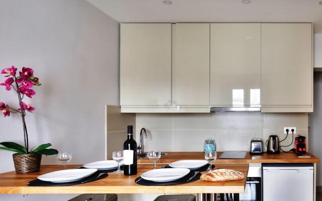 B 832  - Buttes Chaumont - Spacieux appartement
