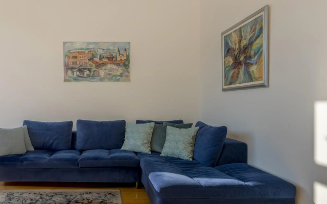 Central Apartment Mirza