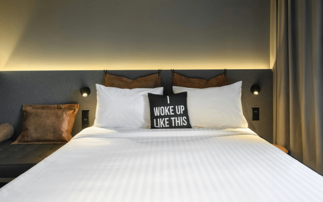 Moxy Sion – Guest Rooms – Sion