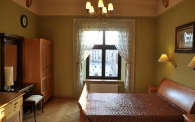 Main Market Square Apartments