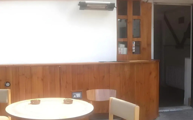 Swan Inn, Heathrow Airport