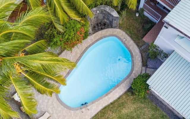 PAILLE EN QUEUE with HEATED POOL PISCINE CHAUFFEE