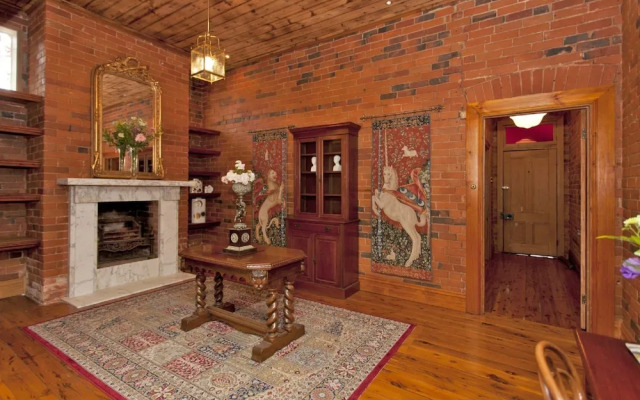 Rose Cottage - Historic Luxury