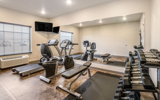 Cobblestone Hotel & Suites - Newport