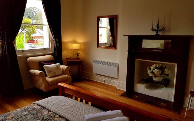Cygnet Old Bank B & B Cafe & Gift Store