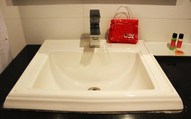 Oyo Rooms 10174-1 Gurudwara Road